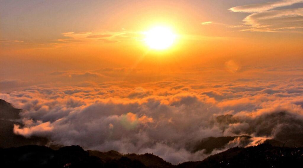 Săn mây trên đỉnh núi Chiêu Lầu Thi